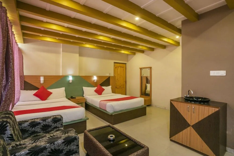 Oyo 436 Emirates Suites