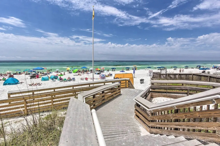 Walk to Golf Course & Beach: Modern Destin Condo