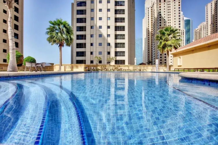 Spacious 1BR 5 minutes to beach