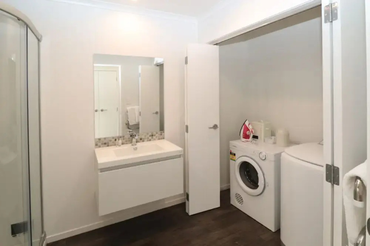 2 Brm Apartment 5 on Jones Crescent