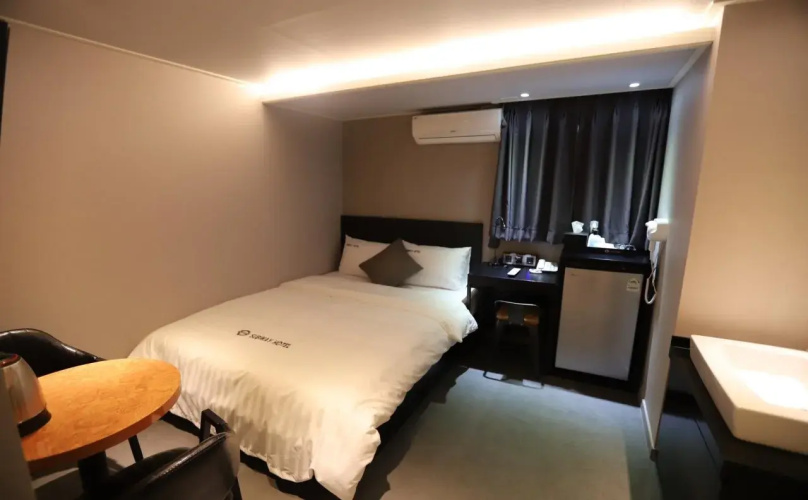 Subway Hotel