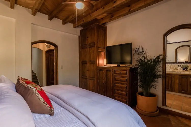 3BR Home with Rooftop & Garage in Centro