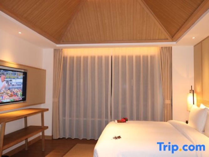 Deluxe Suite with garden view