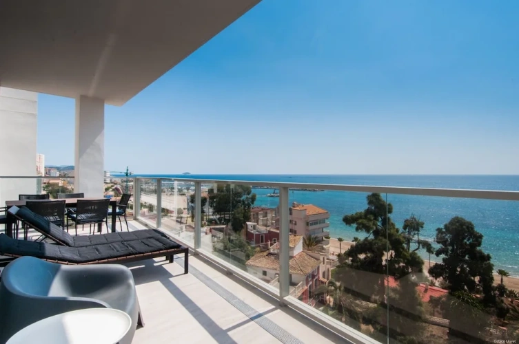 3 Bedrooms Apartment