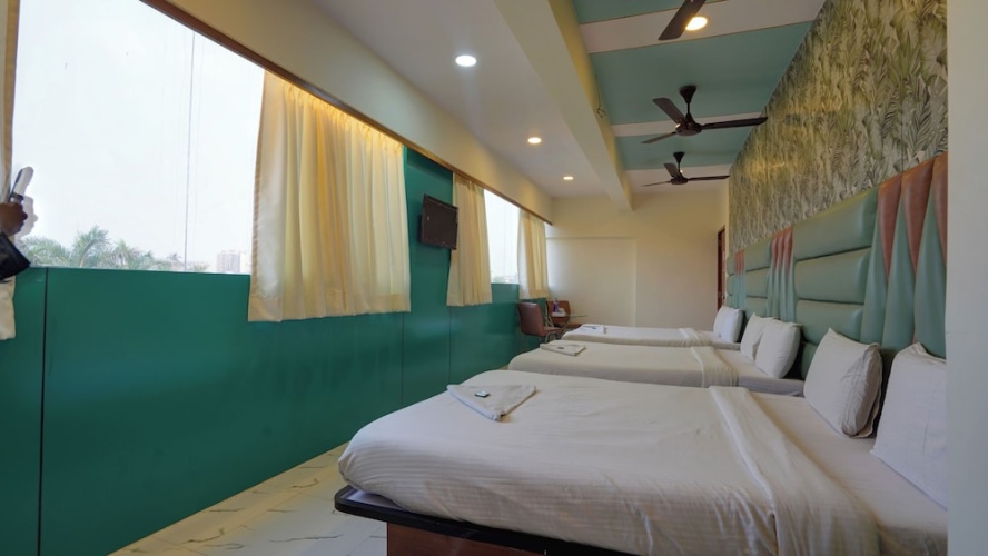Deluxe Triple room with balcony