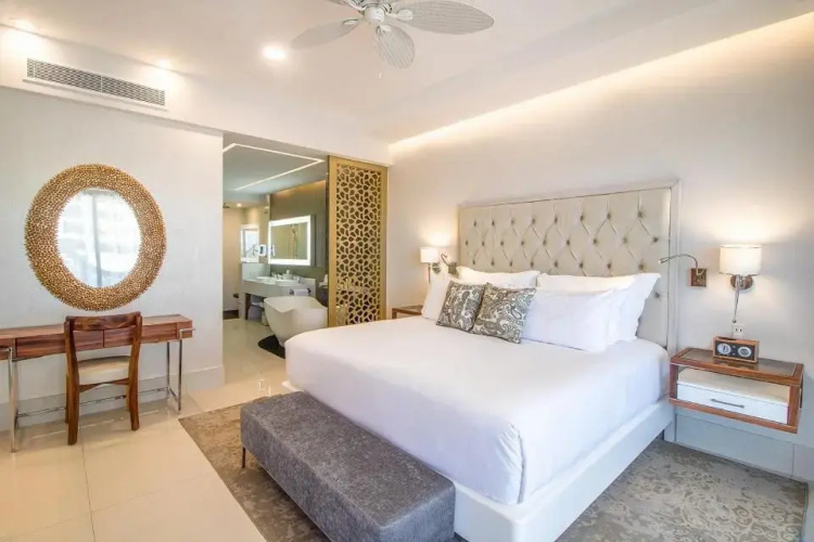 Luxe 2 BR Condo on the Beach