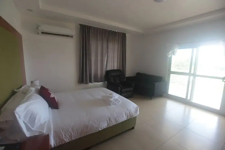 Alec’s Hotel