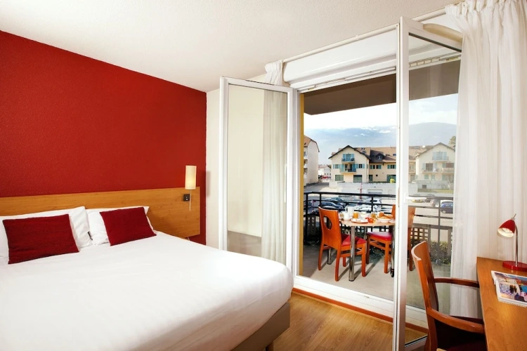 1 Bedroom Apartment with balcony