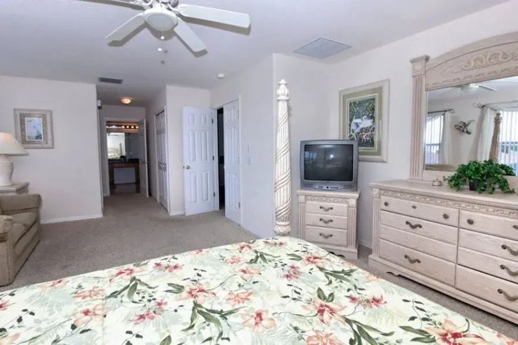 4 Bedrooms Home with Private Pool by RedAwning