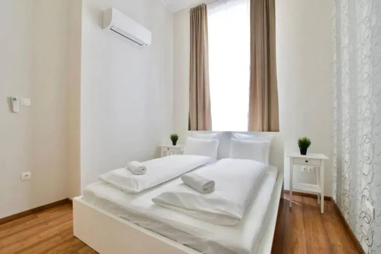 3 Bedrooms Apartment