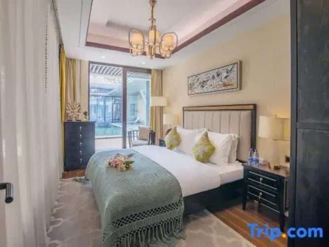 4 Bedrooms Villa