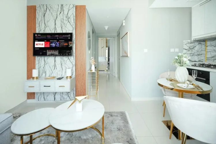 KeyRock Living - Lakeview Luxury