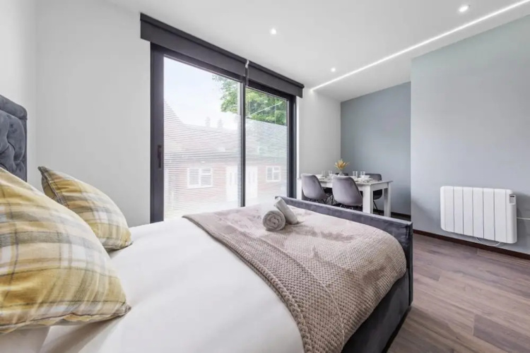Luxury Sleeps 4 Studio Flat