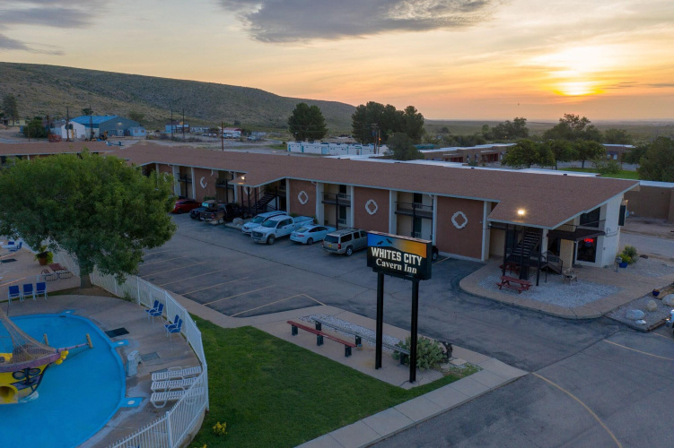 White's City Cavern Inn