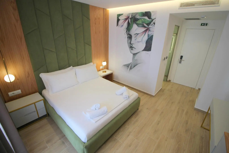Julia Hotel