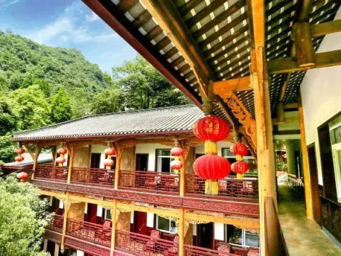 Qingcheng Mountain Tingcicada·Hot Spring B&B