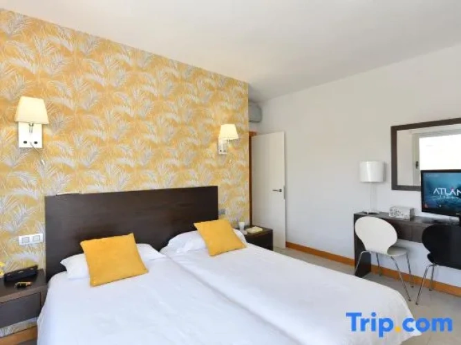2 Bedrooms Villa