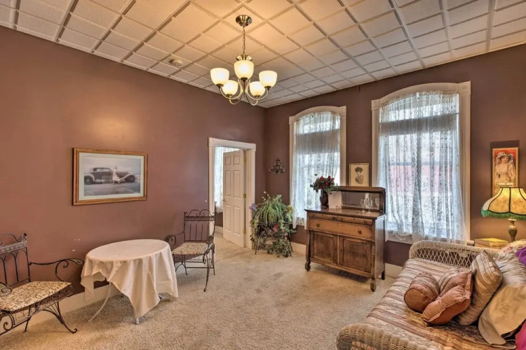 Pet-friendly Apt: 2 Blocks to Riverside Park!