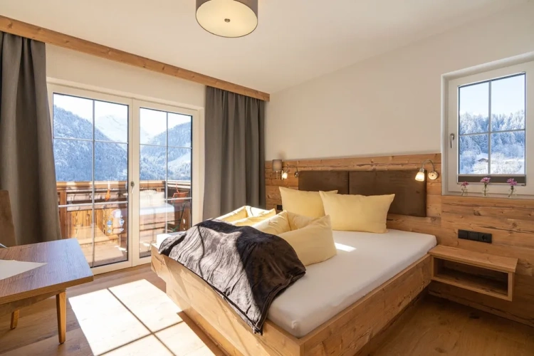 1 Bedroom Comfort Double room with mountain view