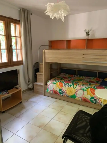 Standard Twin room with garden view