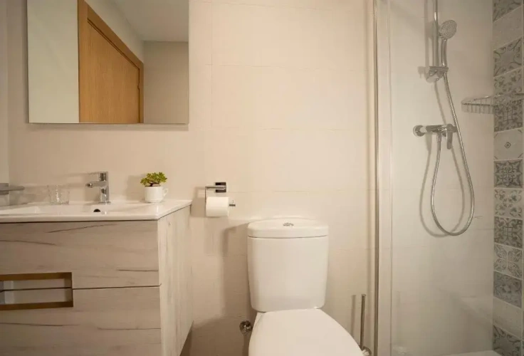 3 Bedrooms Apartment