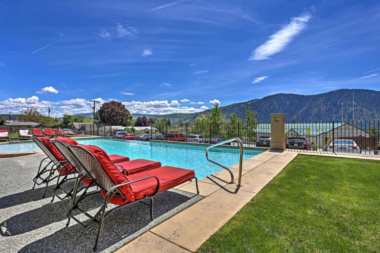 Marvelous Manson Condo, Steps to Lake Chelan Beach