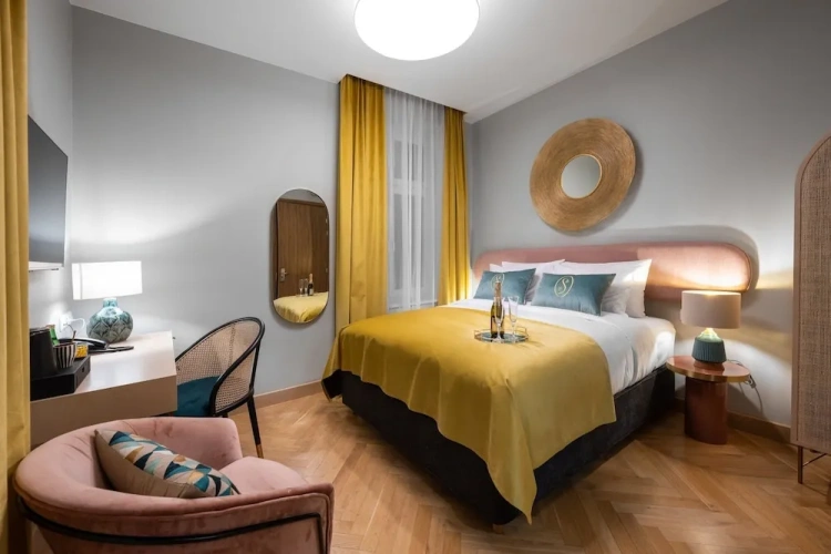 Classic Double room with city view