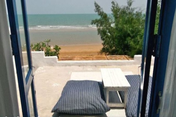 Hua Plee Lazy Beach