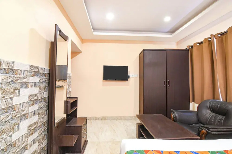 Fabhotel White Palace
