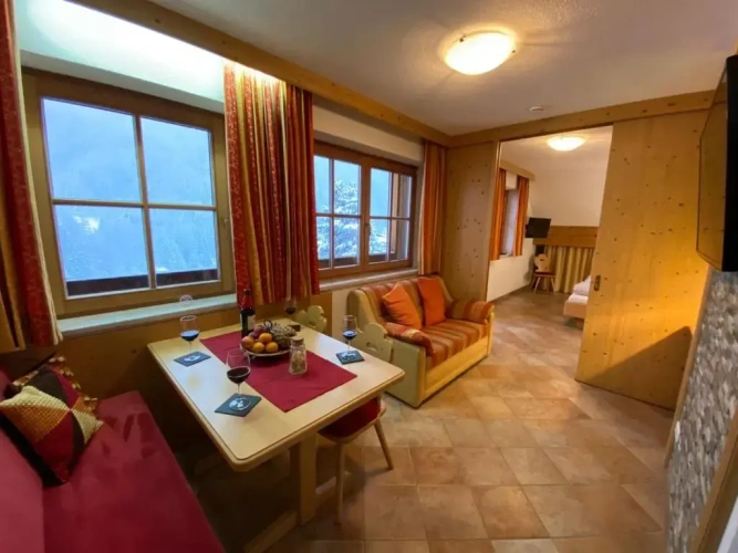 2 Bedrooms Apartment