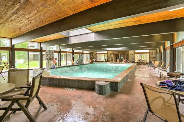 Condo on First Green w/ Deck at Schuss Mountain!