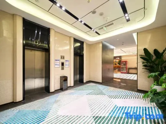 Wuduo Lanyue Hotel (Baoding Military Academy Square Hebei University Store)