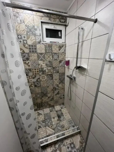 1-Beadroom Apartment with free parking