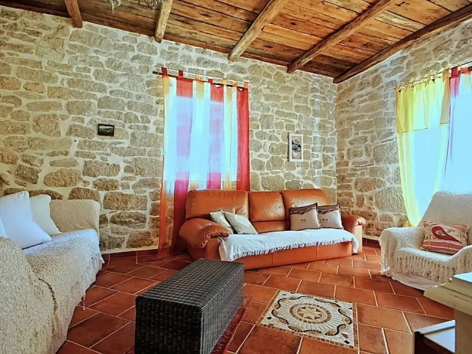 Rustic Villa in Dracevac With Outdoor Pool