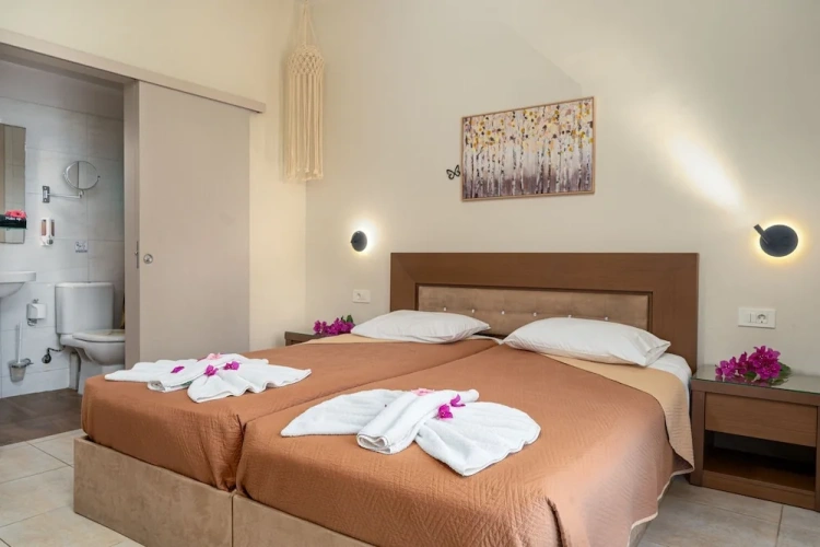 Economy Double room with balcony and with courtyard view