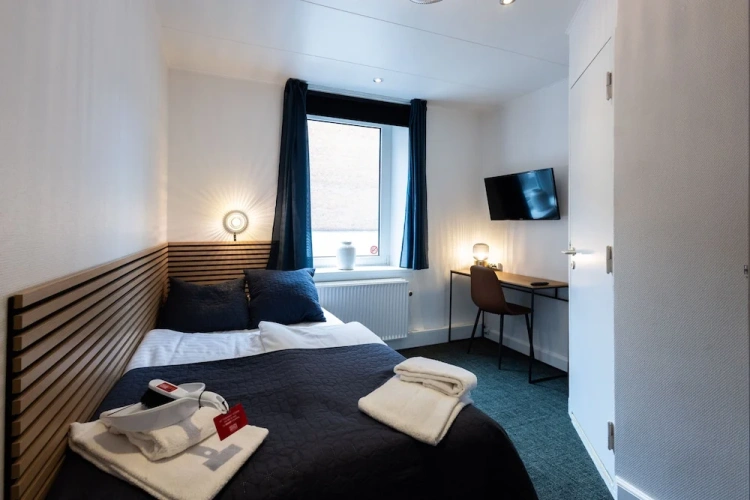 Economy room