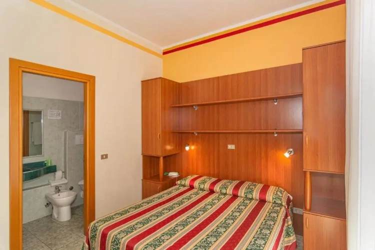 Standard Double room with partial sea view