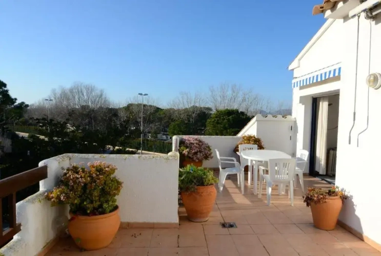 3 Bedrooms Apartment