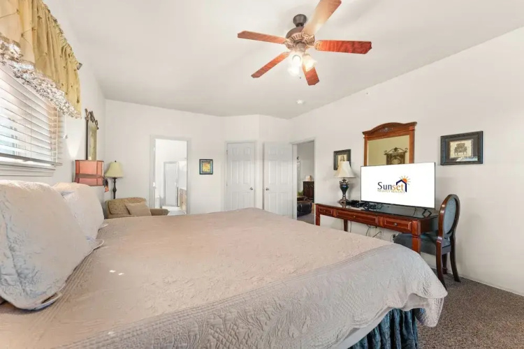 Ozark Comfort 3 Bedroom Condo by RedAwning