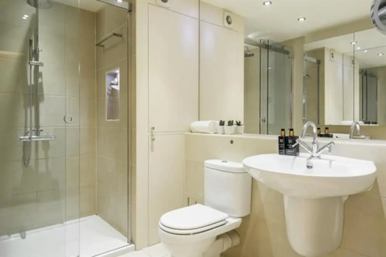 3 Bedrooms Apartment