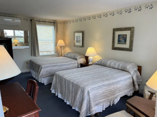 High Tide Inn
