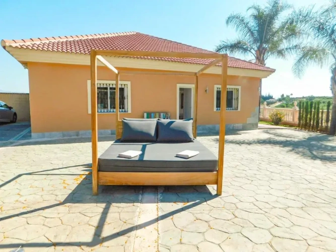 6 Bedrooms Cottage
