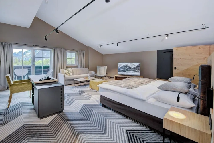 Junior Suite with balcony and with mountain view