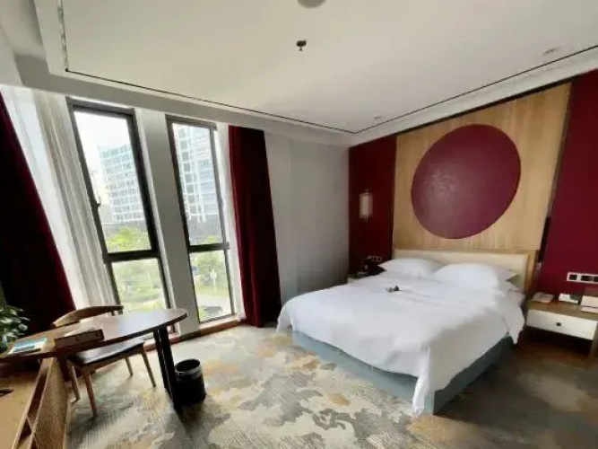 92·Nato Wisdom & Regimen Hotel