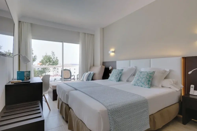 Twin room with balcony