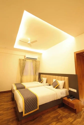 Standard Triple Club room with city view