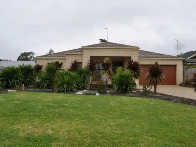 5 Bedrooms Cottage