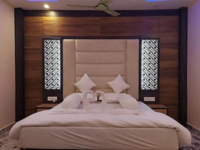 Llyods Beach Resort