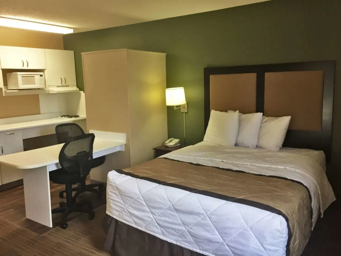 Extended Stay America Select Suites Chicago Downers Grove