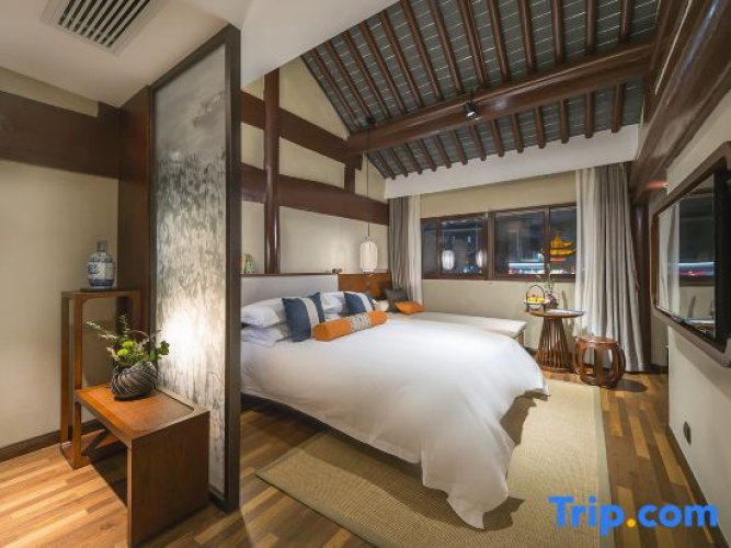 Standard Double room with river view